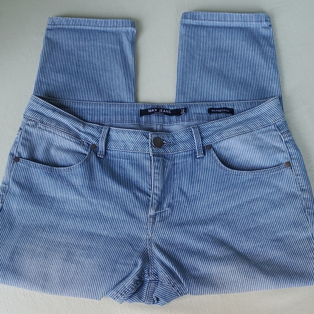 MAX JEANS- MID RISE CAPRI'S - Picture 4 of 6